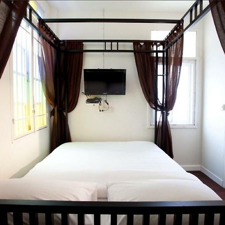 99 Oldtown Boutique Guesthouse Sha Extra Plus Phuket Екстериор снимка