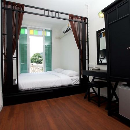 99 Oldtown Boutique Guesthouse Sha Extra Plus Phuket Екстериор снимка