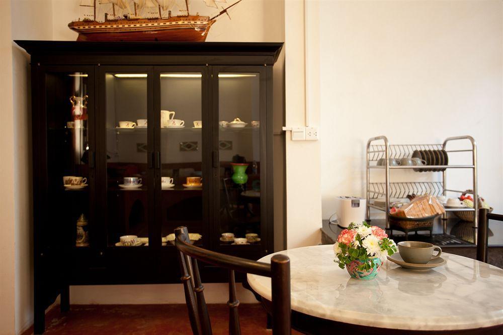 99 Oldtown Boutique Guesthouse Sha Extra Plus Phuket Екстериор снимка