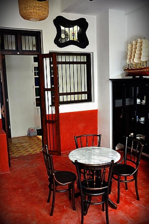 99 Oldtown Boutique Guesthouse Sha Extra Plus Phuket Екстериор снимка