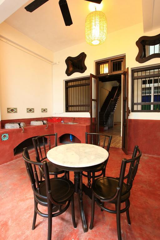 99 Oldtown Boutique Guesthouse Sha Extra Plus Phuket Екстериор снимка