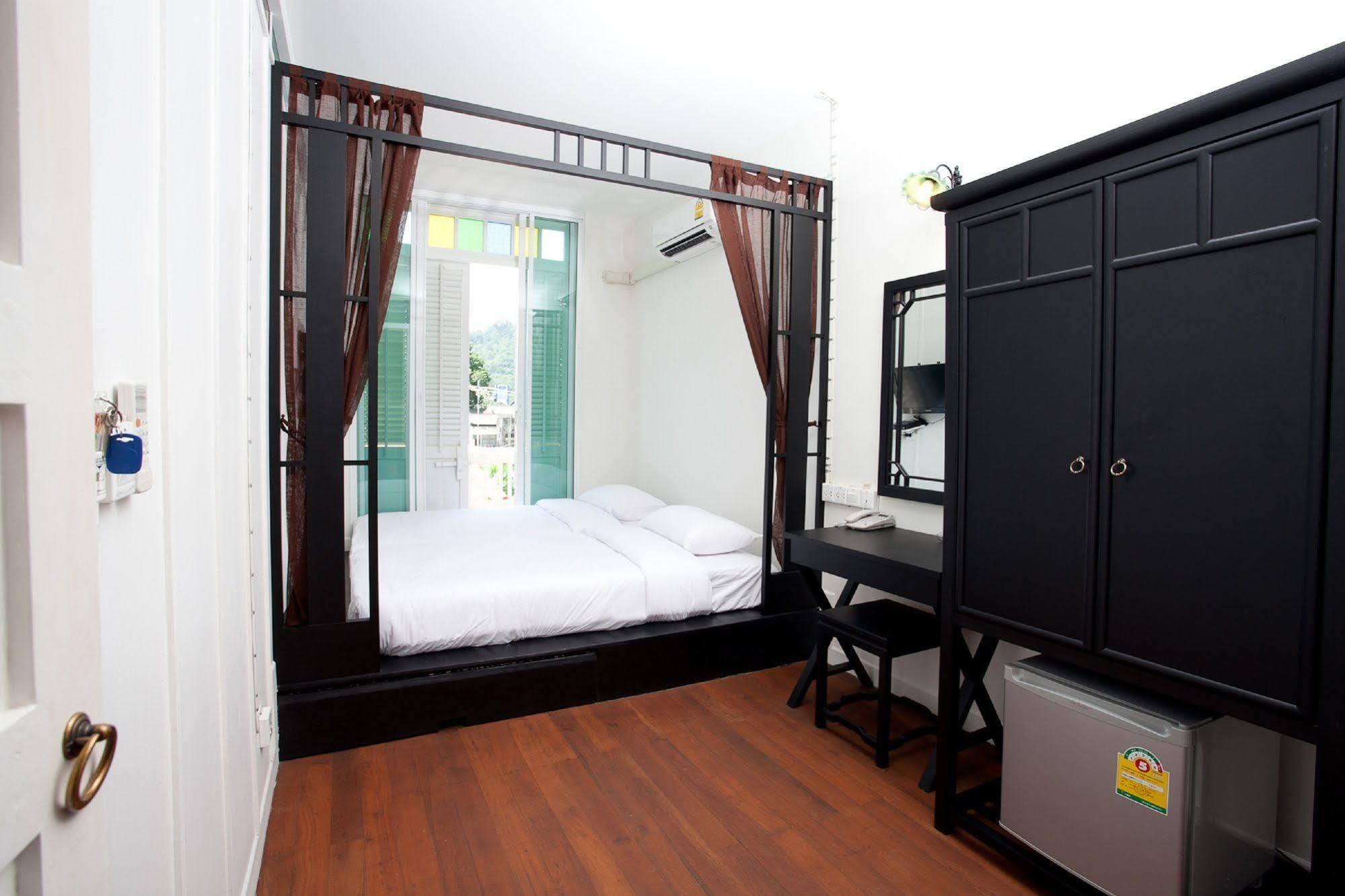 99 Oldtown Boutique Guesthouse Sha Extra Plus Phuket Екстериор снимка