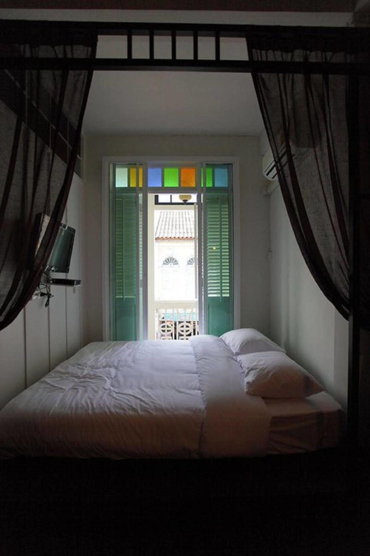 99 Oldtown Boutique Guesthouse Sha Extra Plus Phuket Екстериор снимка
