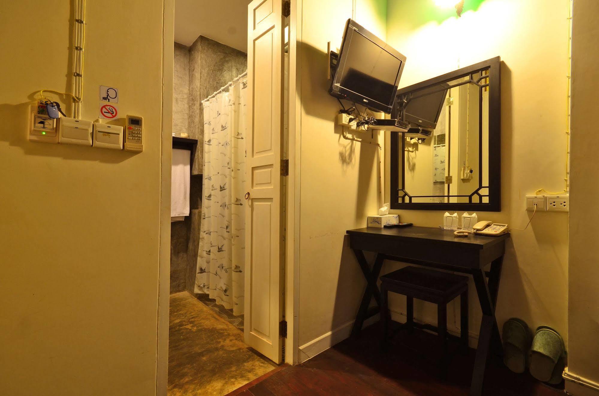 99 Oldtown Boutique Guesthouse Sha Extra Plus Phuket Екстериор снимка