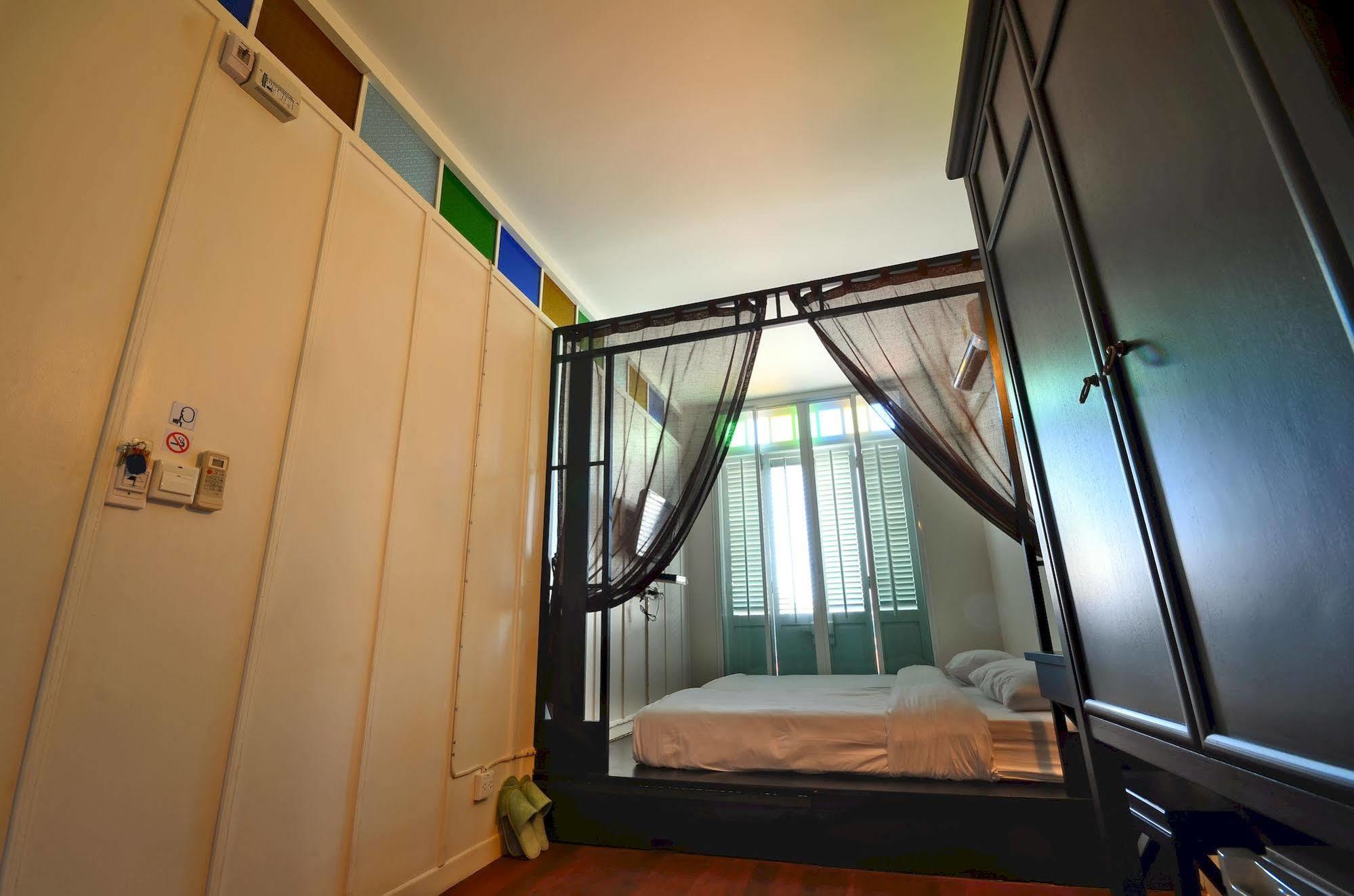 99 Oldtown Boutique Guesthouse Sha Extra Plus Phuket Екстериор снимка