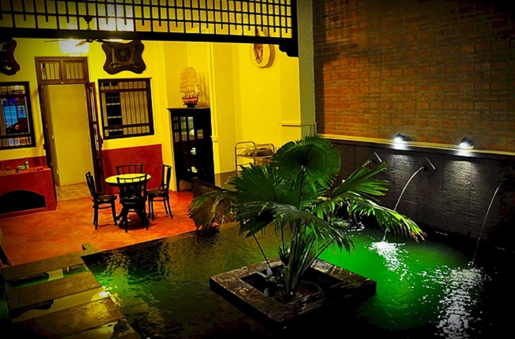 99 Oldtown Boutique Guesthouse Sha Extra Plus Phuket Екстериор снимка