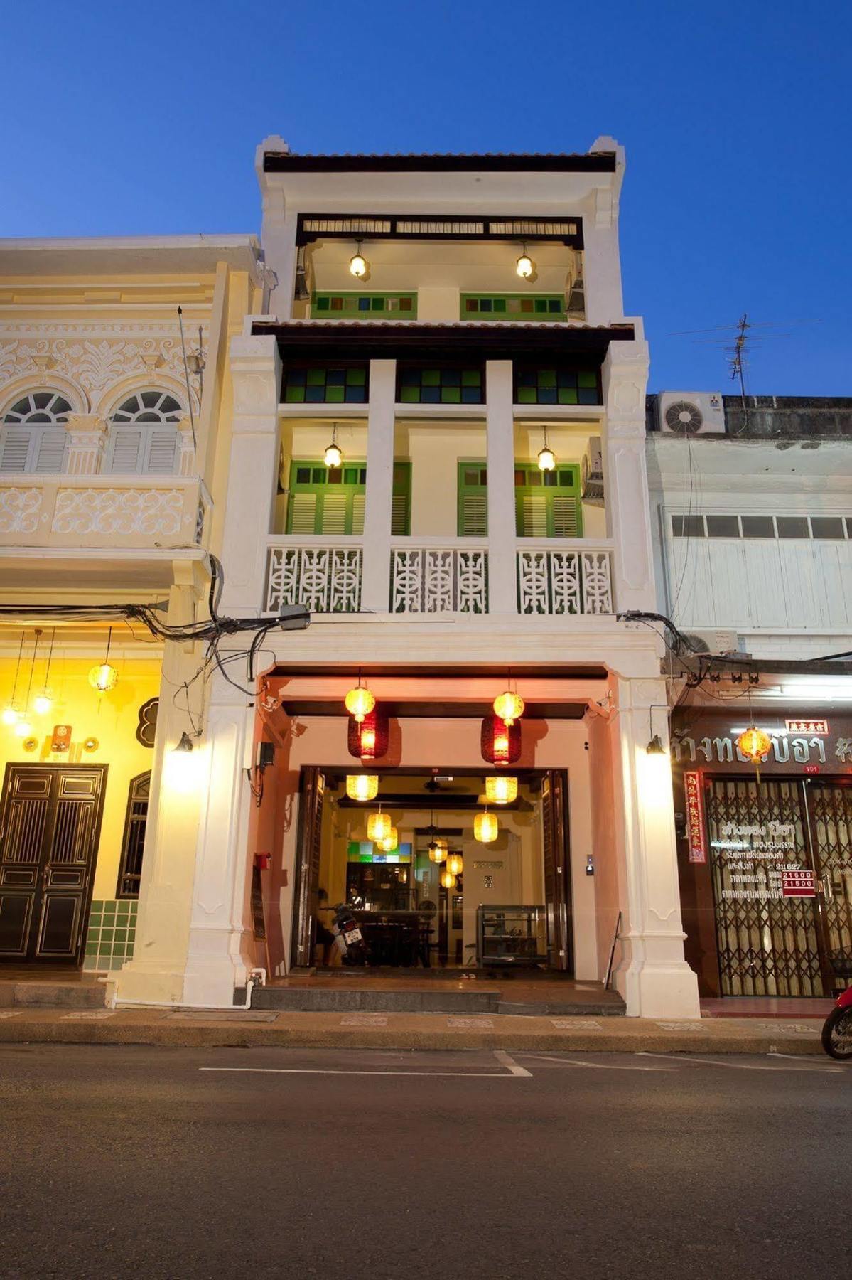 99 Oldtown Boutique Guesthouse Sha Extra Plus Phuket Екстериор снимка