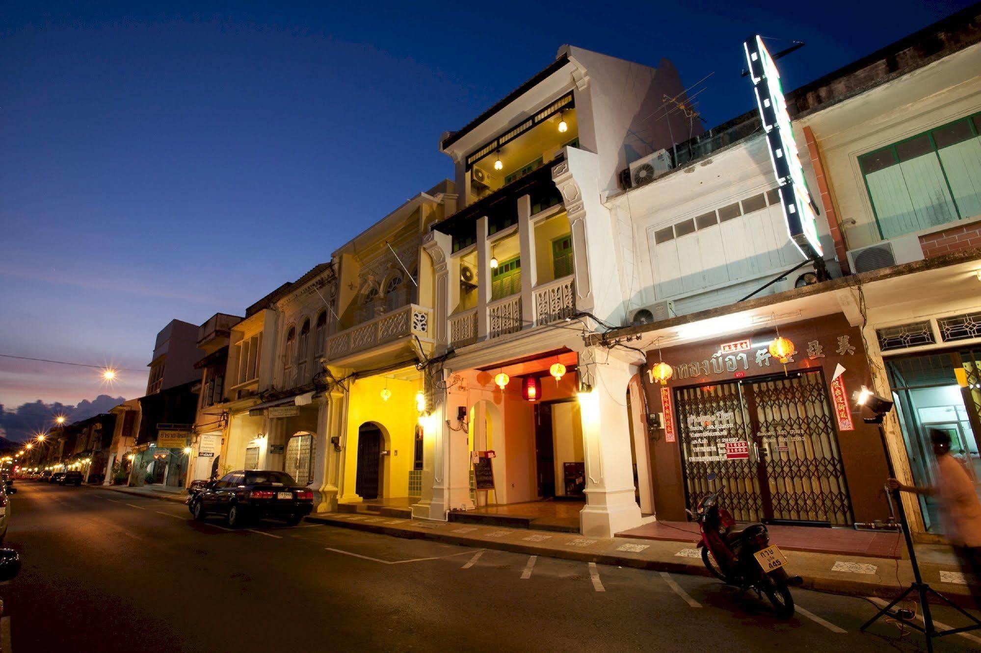 99 Oldtown Boutique Guesthouse Sha Extra Plus Phuket Екстериор снимка