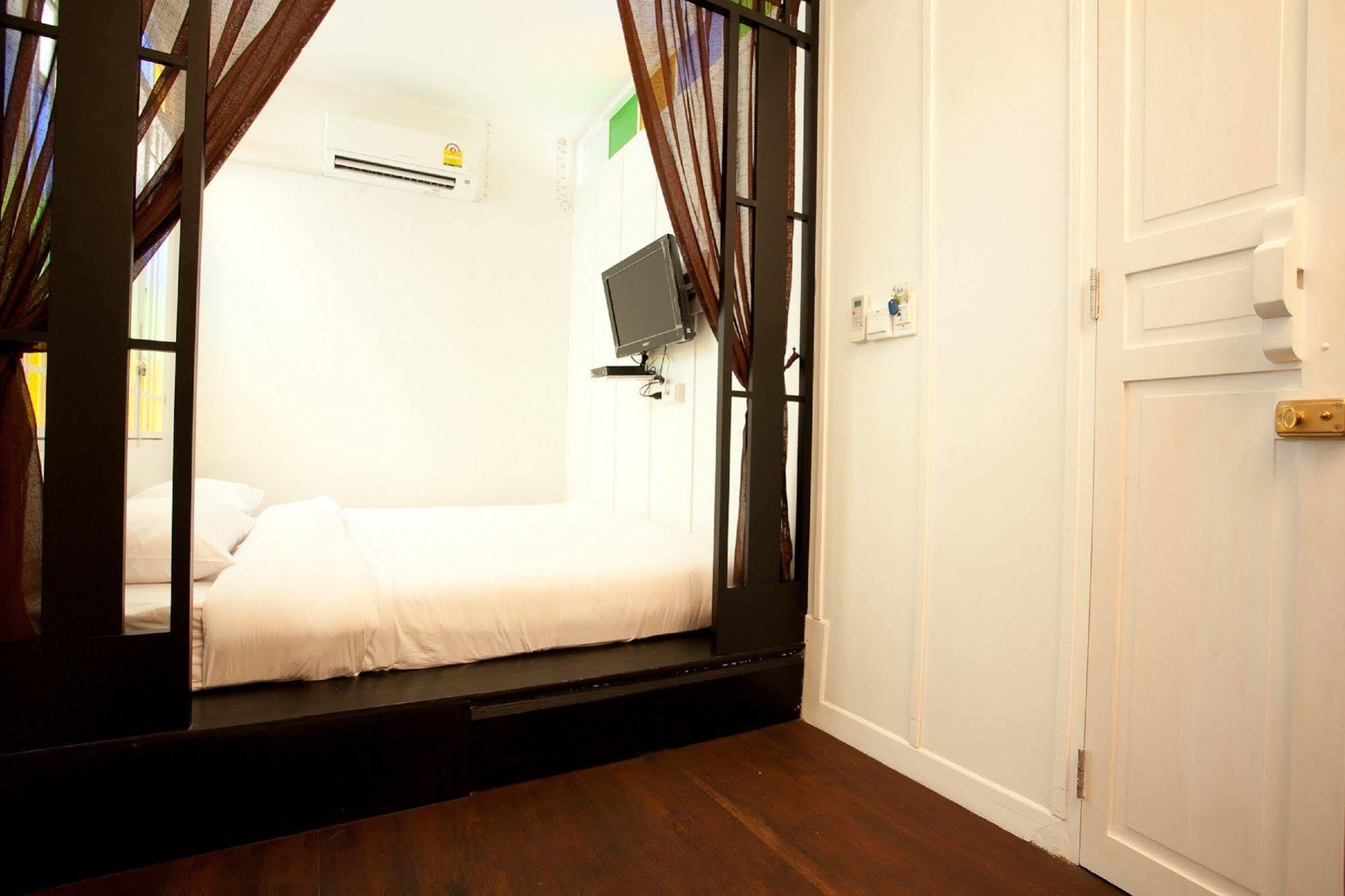 99 Oldtown Boutique Guesthouse Sha Extra Plus Phuket Екстериор снимка